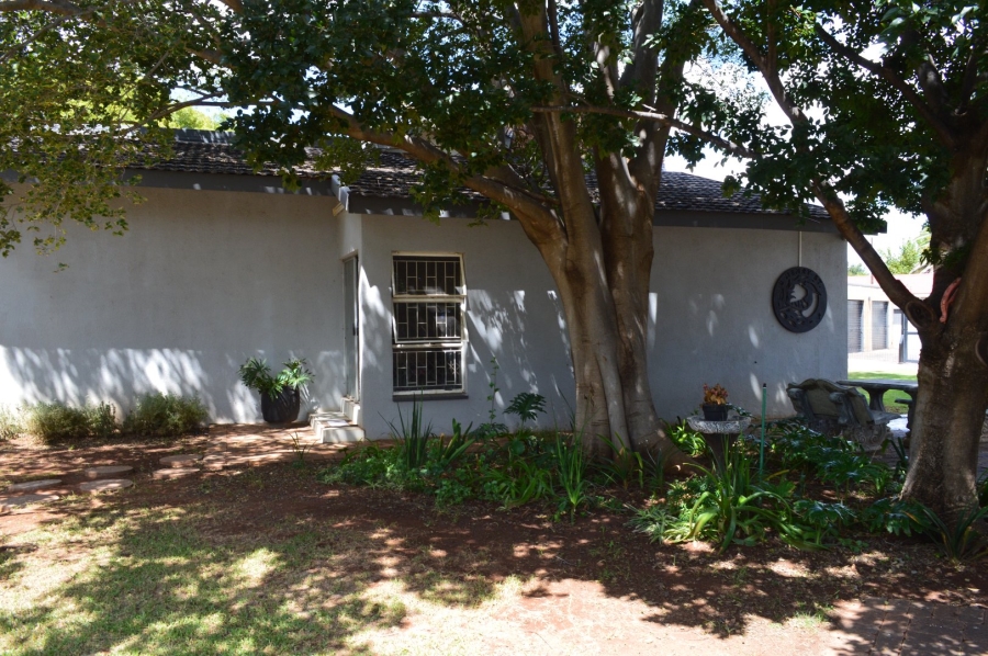 8 Bedroom Property for Sale in Irene Park North West